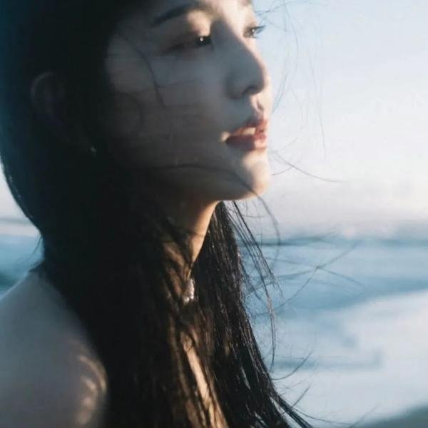 这个少侠有点冷